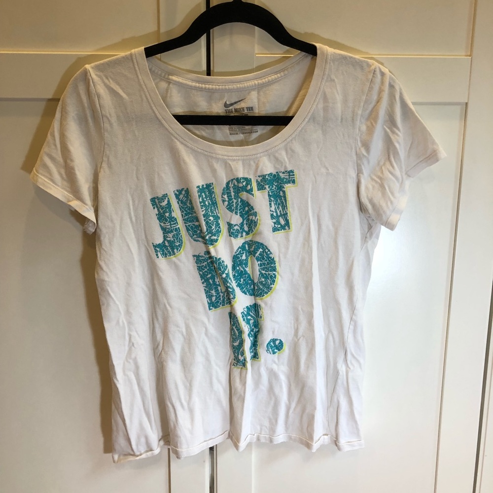Athletic Cut White Nike Tee Size Medium